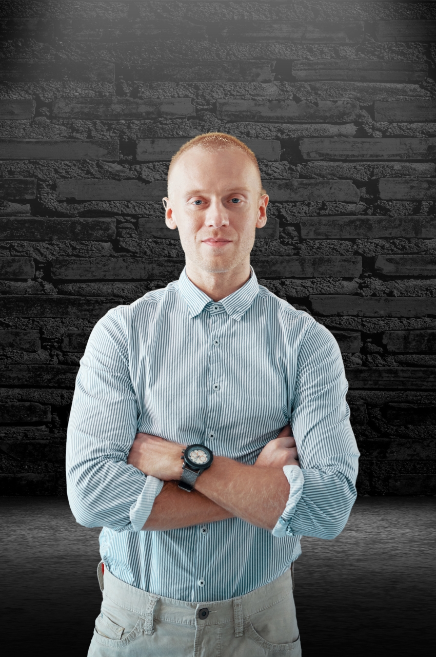 https://readytorecruite.eu/wp-content/uploads/2023/11/RIZZI_Consultant-850x1280.jpg